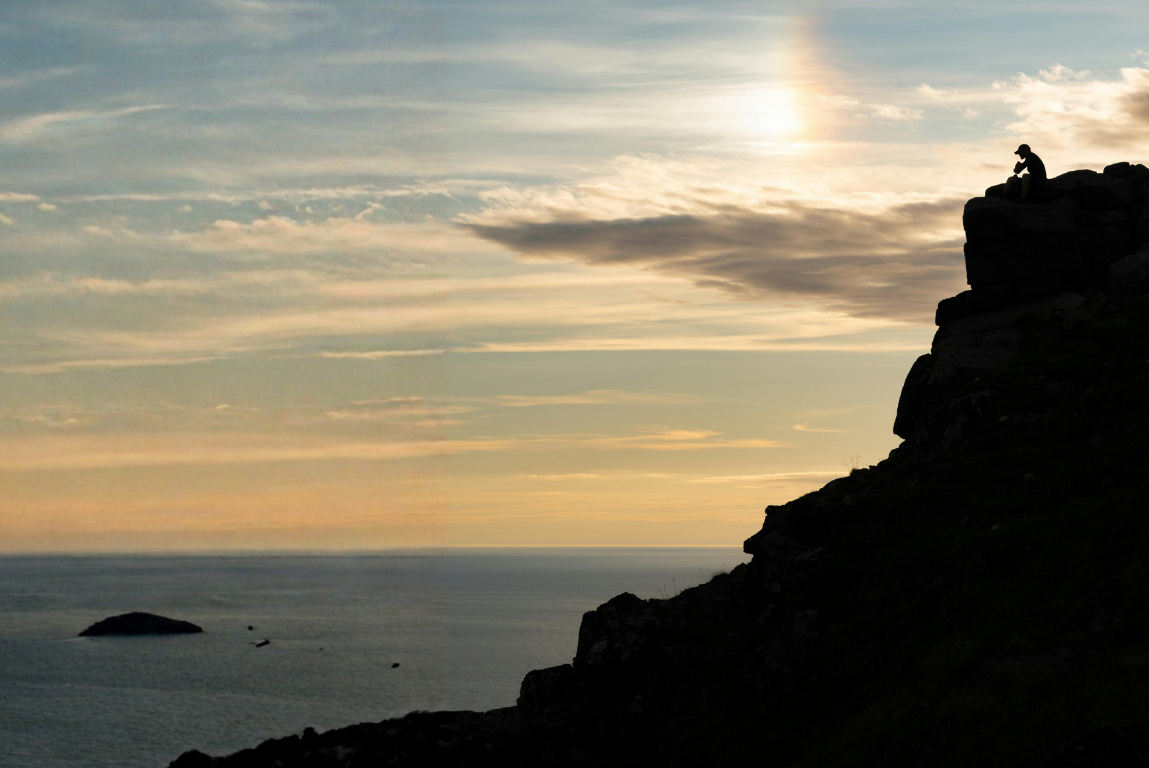 Sonnenuntergang über dem Meer – Symbolbild für Hanf ohne Rausch. Foto von Mathias Sogorski / Pexels